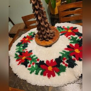 Vintage Skillcraft Christmas Poinsettia Latch Hook Rug Tree Skirt MCM 36"
